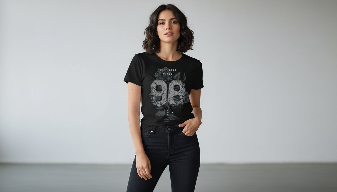 Хубави дамски тениски с флорални мотиви и нежни детайли